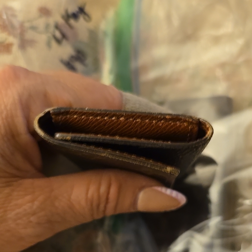 Louis Vuitton Monogram Key Holder - Picture 4 of 13